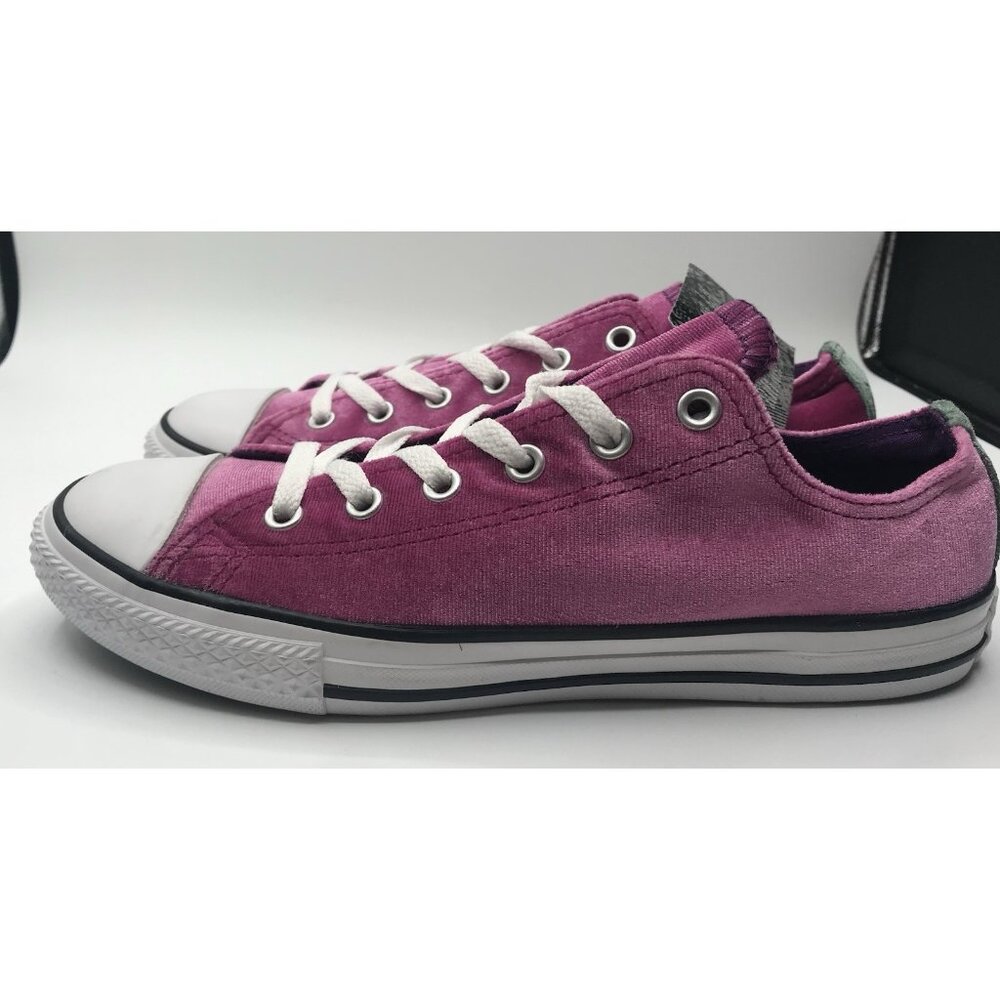 Converse Women’s Low Top Pink Rose Velour Lace Up Sneaker size 5